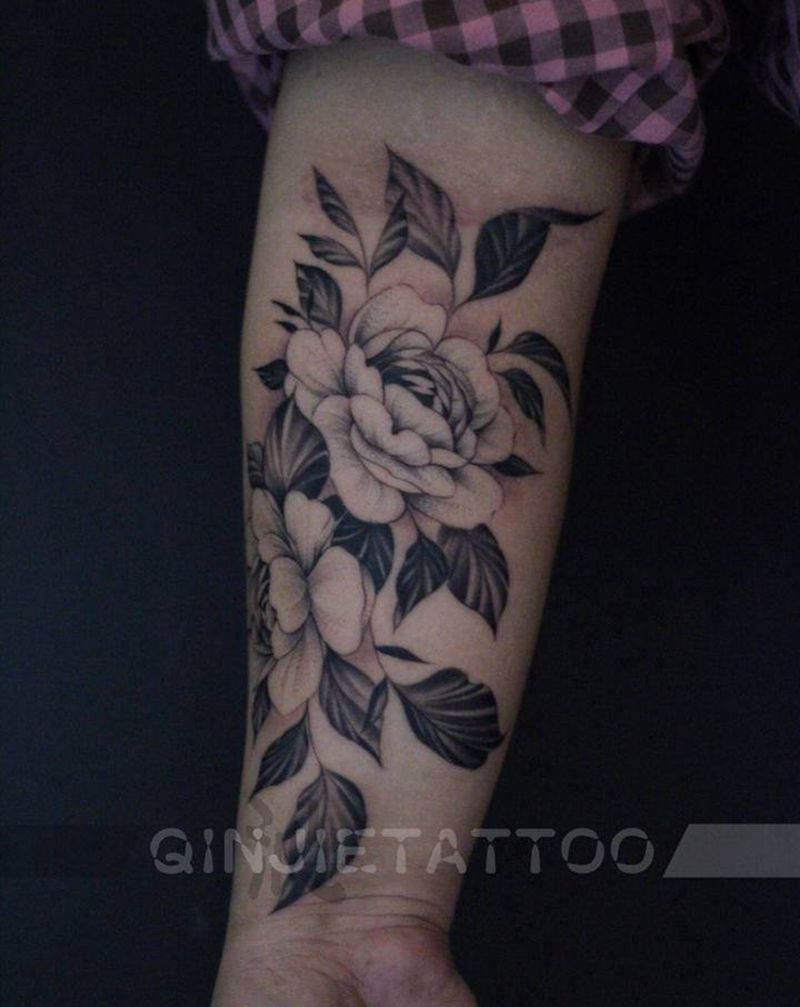 素花纹身图片_手臂点刺花纹身图案