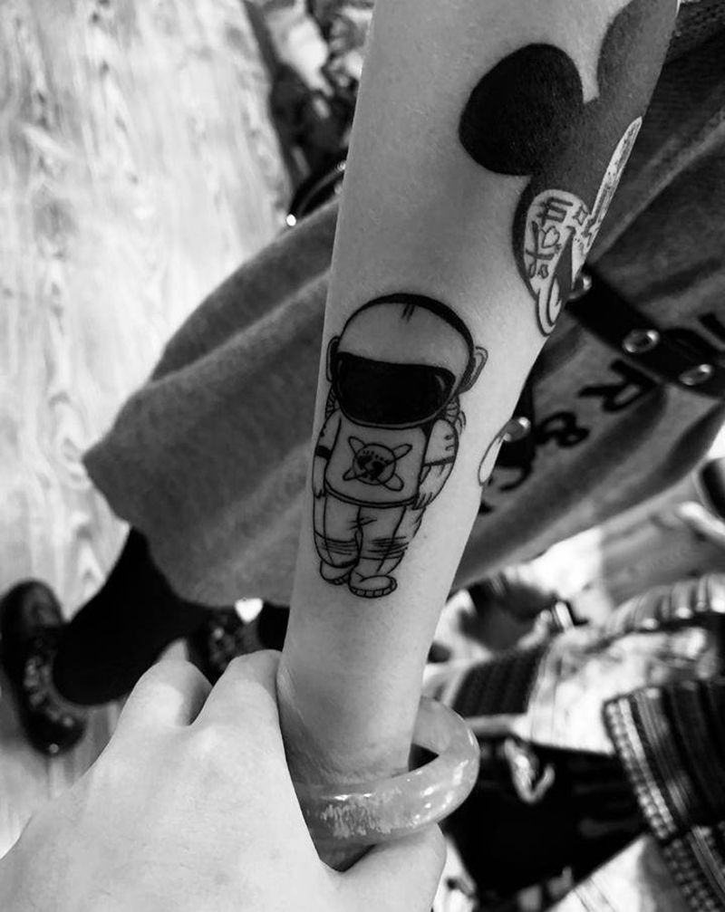 宇航员纹身图片_手臂纹身图案
