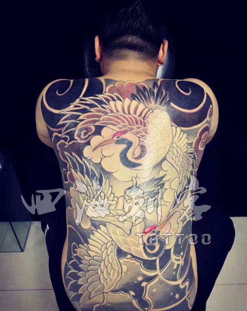 满背仙鹤纹身图片_背部新传统纹身图案