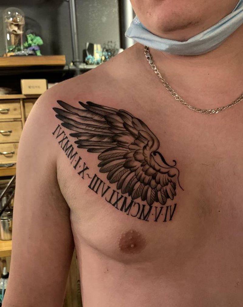 翅膀纹身图片_胸部纹身图案