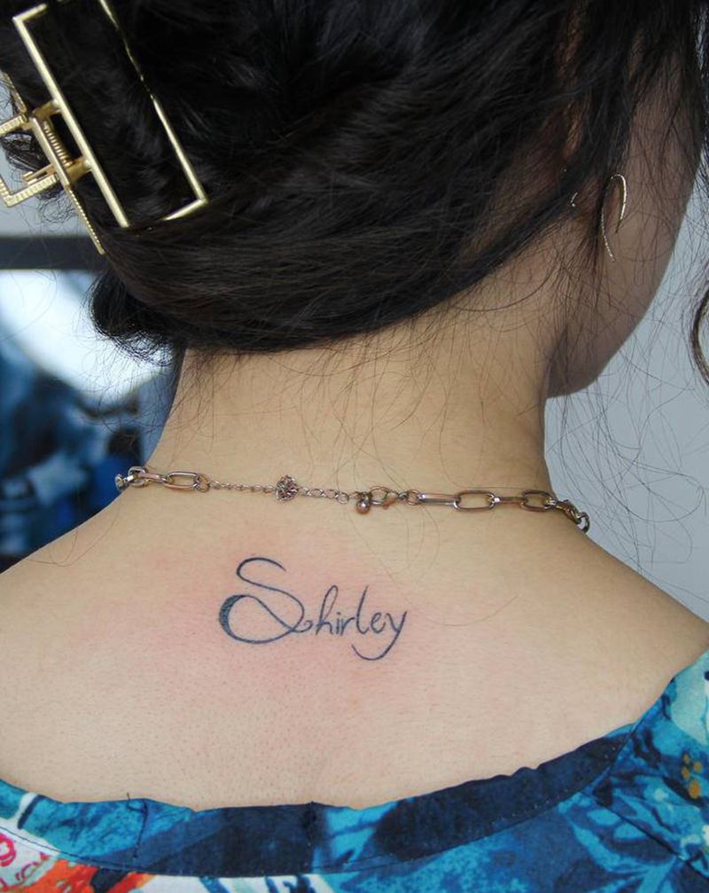 知己纹身图片_颈部纹身图案