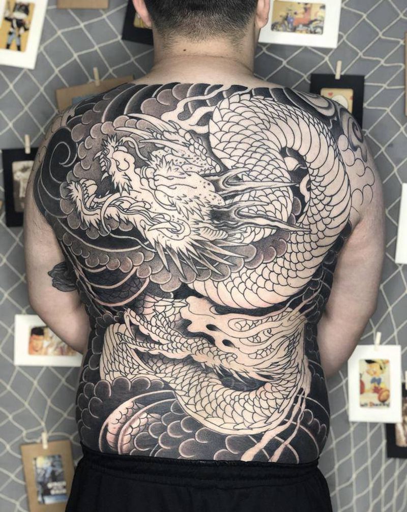 满背进度纹身图片_背部老传统纹身图案