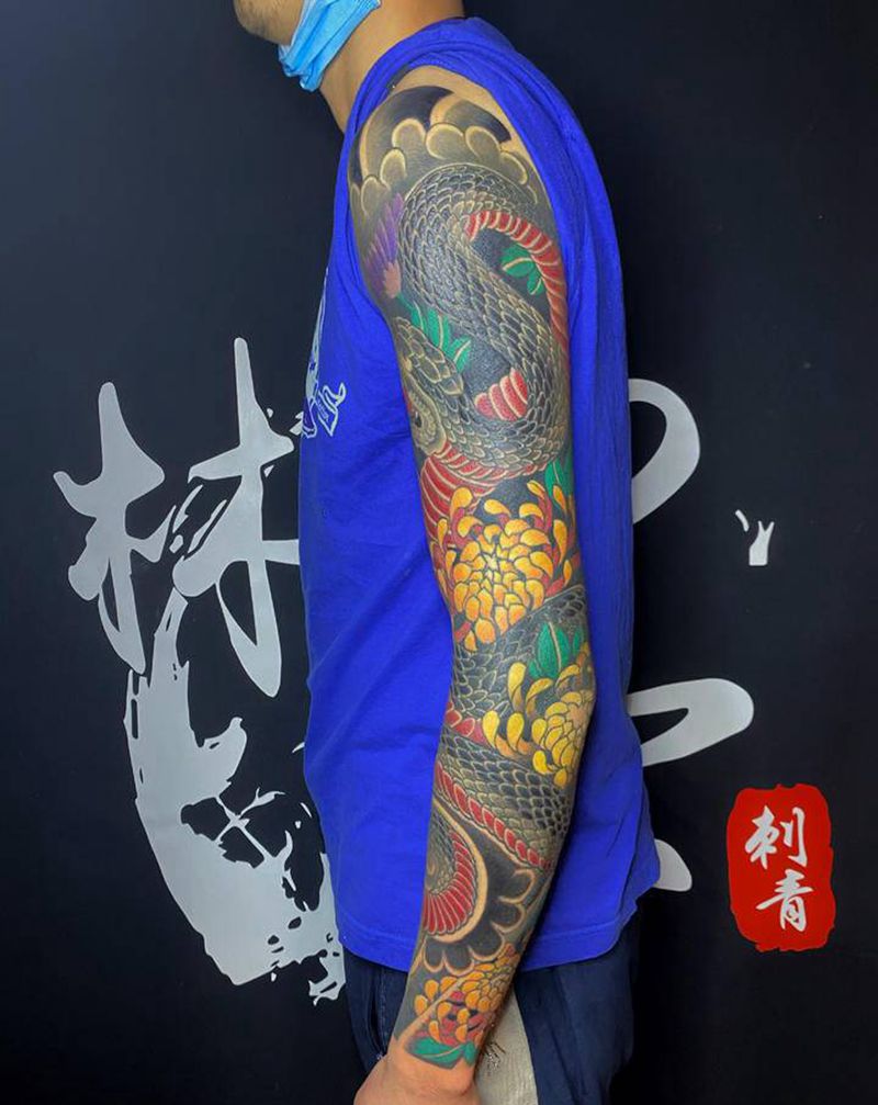 老传统花臂蛇纹身图片_手臂老传统纹身图案