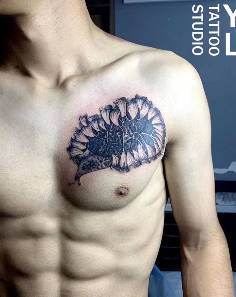 巨口遮盖纹身图片_胸部欧美写实暗黑遮盖纹身图案