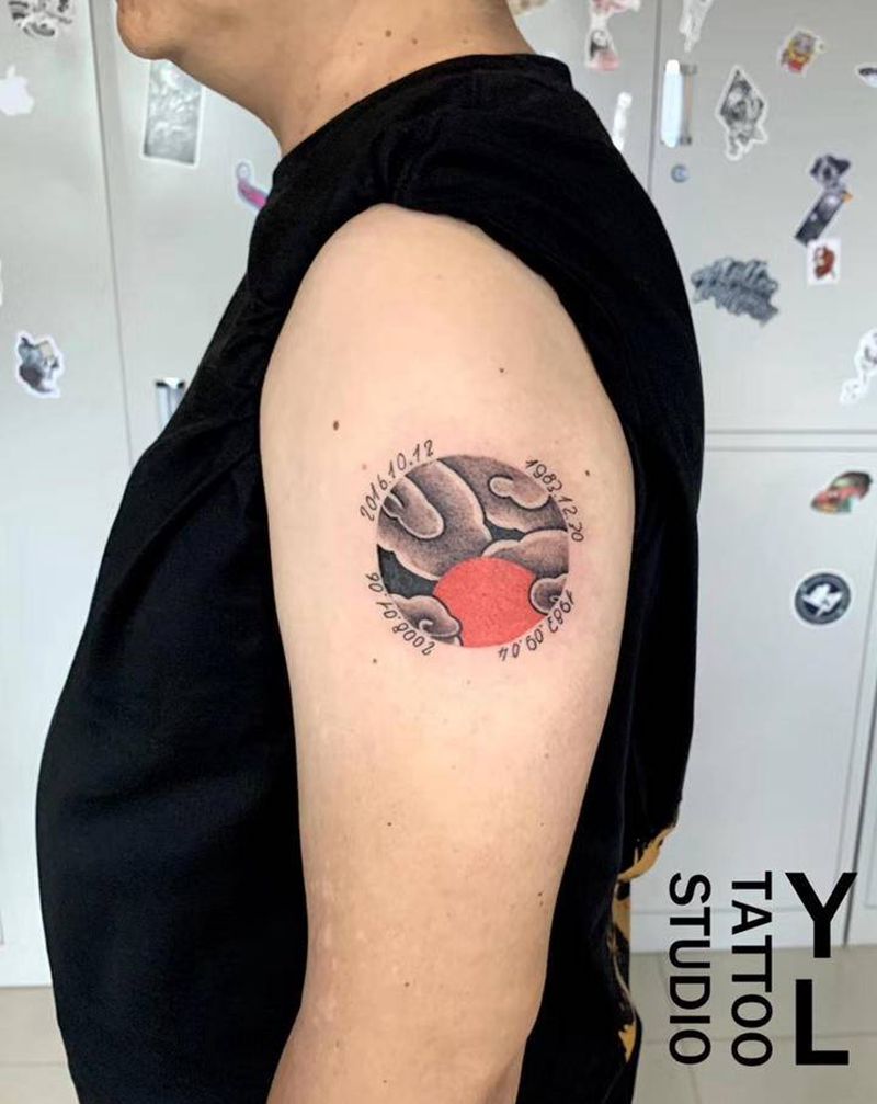 旭日纹身图片_手臂点刺水墨纹身图案