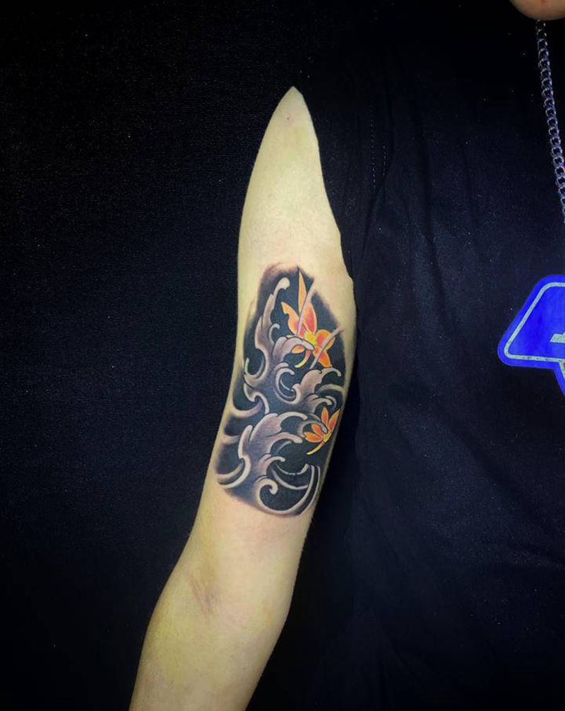 原创小水浪纹身图片_新传统纹身图案