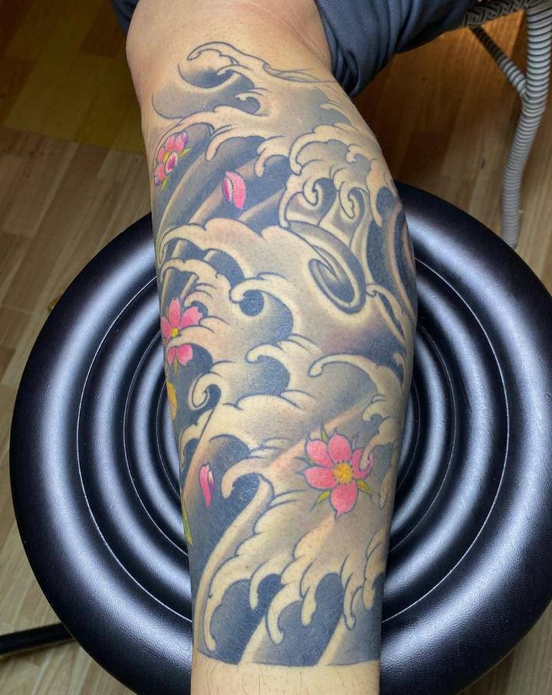 水浪包腿纹身图片_新传统纹身图案