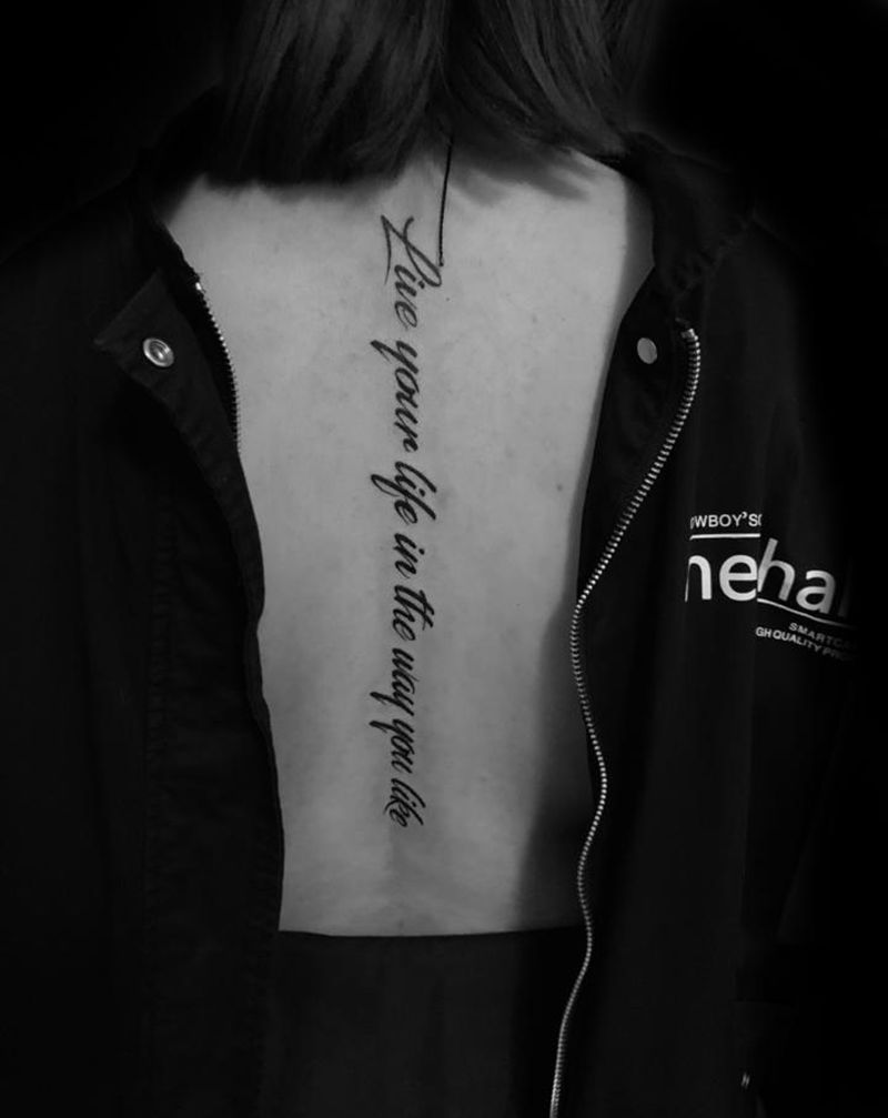 脊椎纹身图片_背部纹身图案