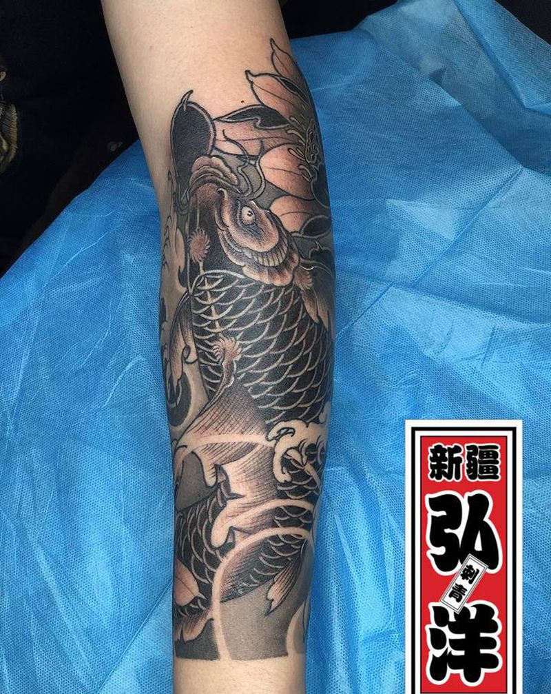 鲤鱼包小臂纹身图片_腿部新传统纹身图案
