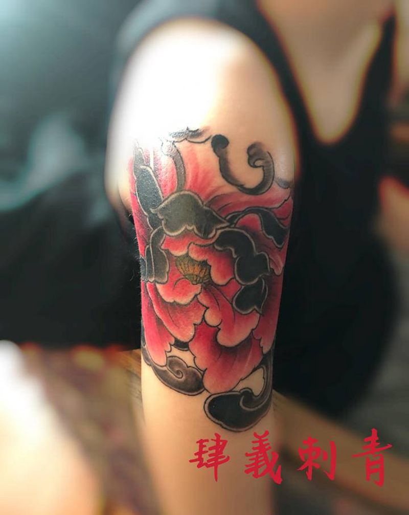 牡丹遮盖纹身图片_手臂新传统纹身图案