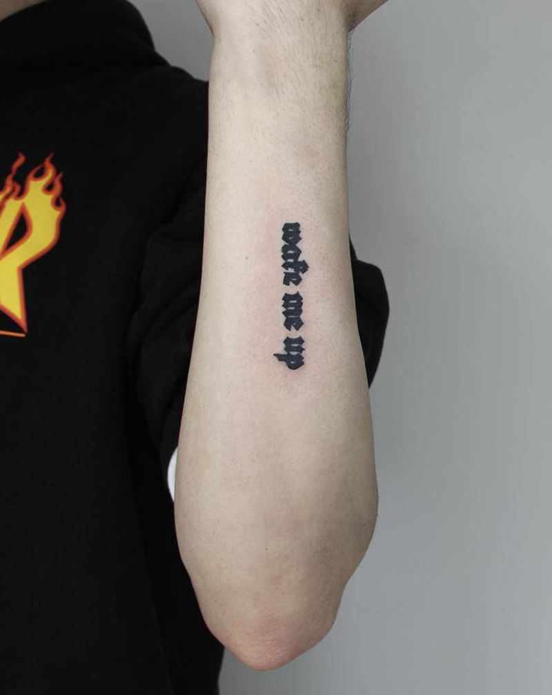 英文纹身图片_手臂花体字纹身图案