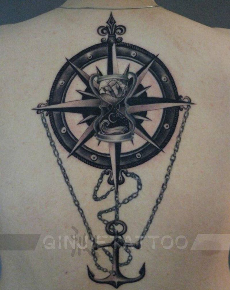 蜕变纹身图片_背部欧美写实船锚指南针沙漏纹身图案