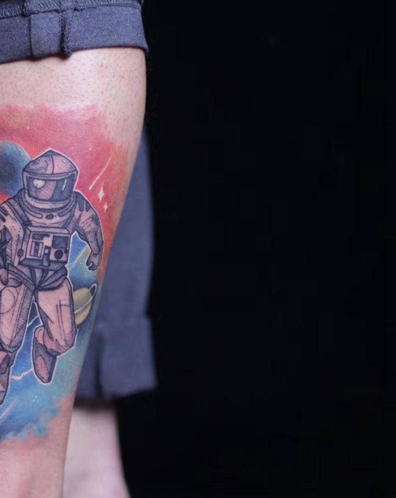 水彩宇航员纹身图片_腿部水彩宇航员纹身图案