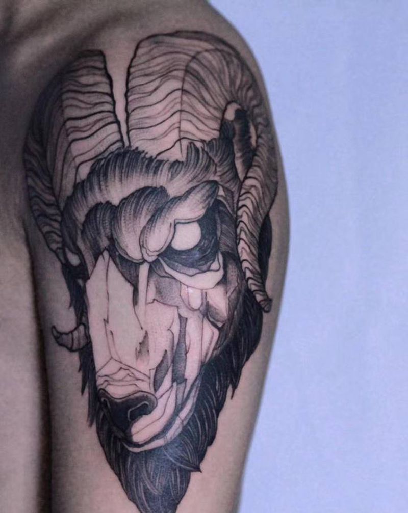 暗黑摩羯座纹身图片_手臂欧美写实摩羯座羊头纹身图案