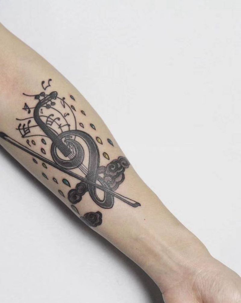 小提琴纹身图片_手臂New School小提琴纹身图案