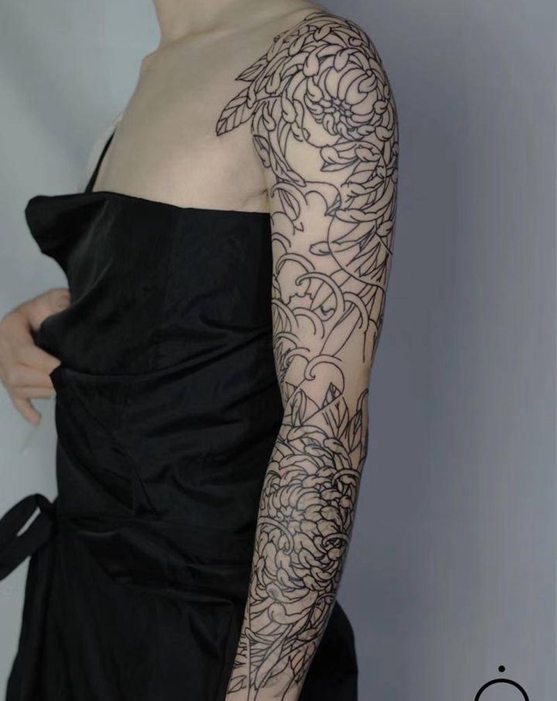 遮盖菊花花臂纹身图片_手臂老传统菊花纹身图案