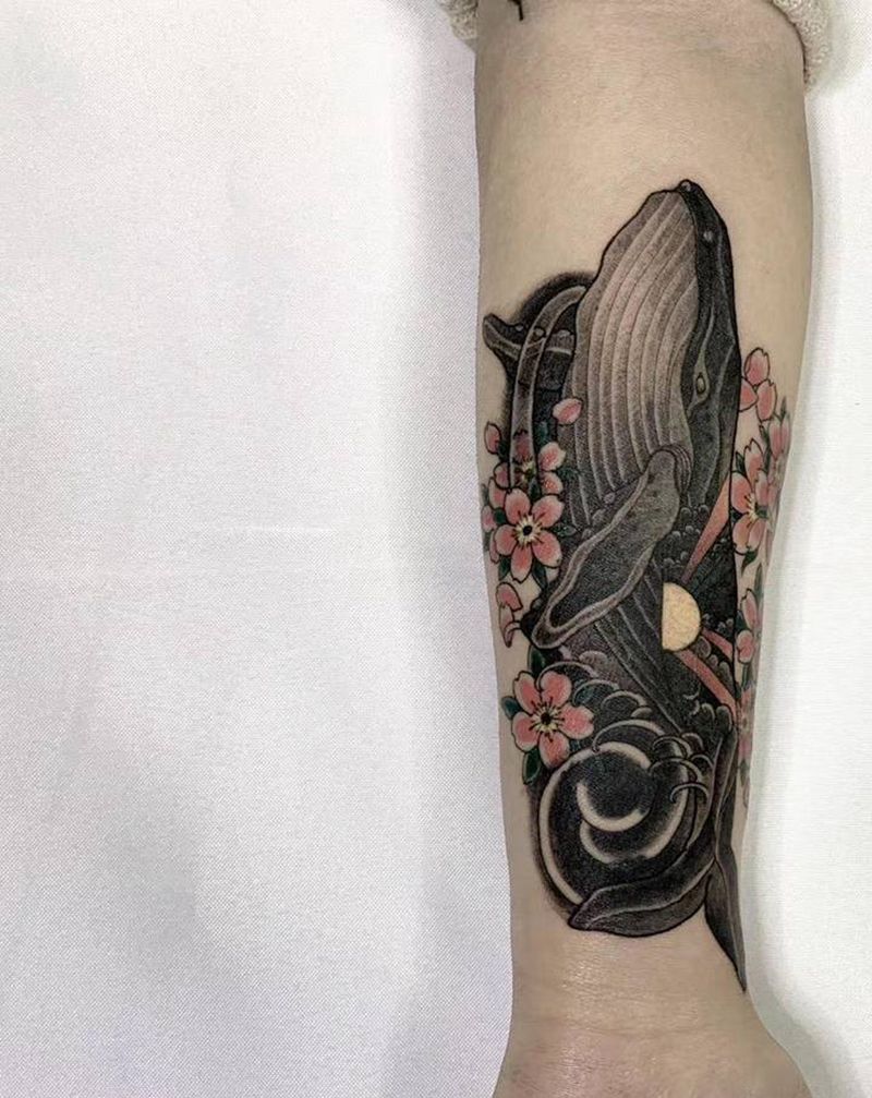 鲸鱼樱花纹身图片_手臂老传统鲸鱼樱花纹身图案