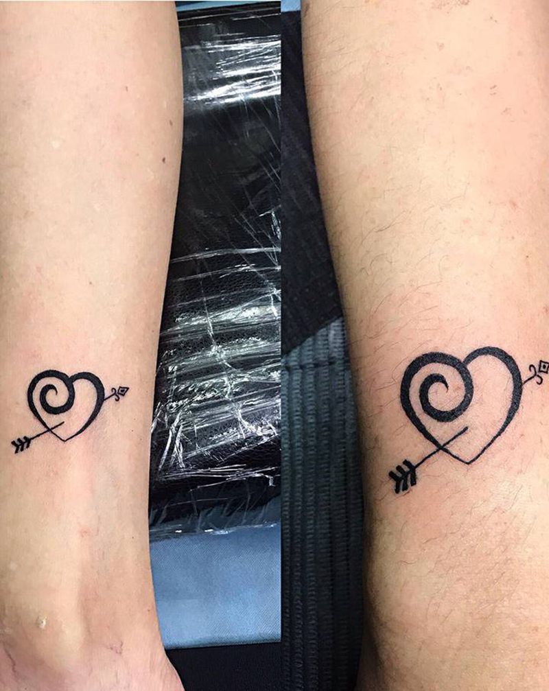 小腿玫瑰纹身图片_腿部手部纹身图案