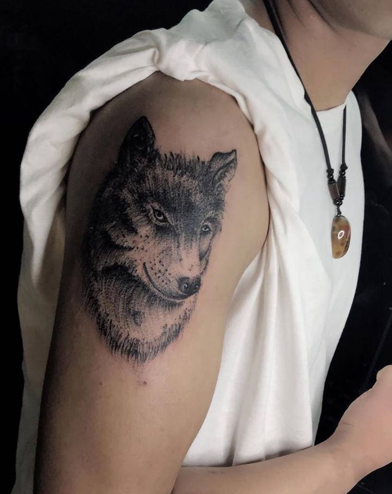 甩针/狼纹身图片_手臂新传统狼甩针纹身图案