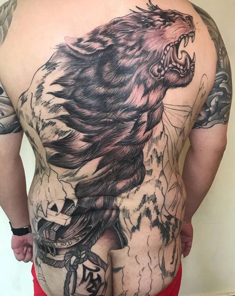 虎纹身图片_背部新传统纹身图案