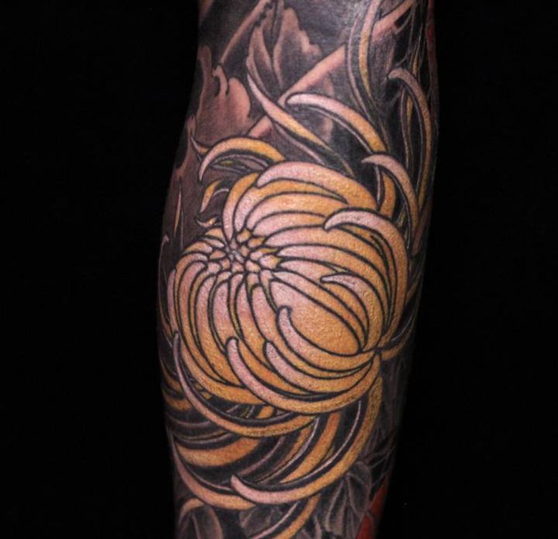 菊花纹身图片_手臂老传统新传统菊花纹身图案