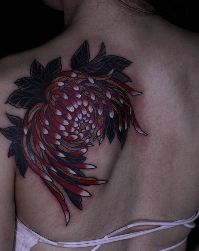 夏菊纹身图片_背部老传统新传统菊花纹身图案