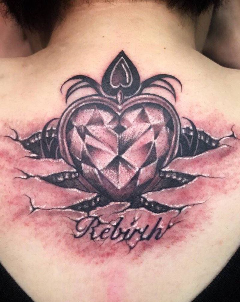 鑽石纹身图片_颈部纹身图案