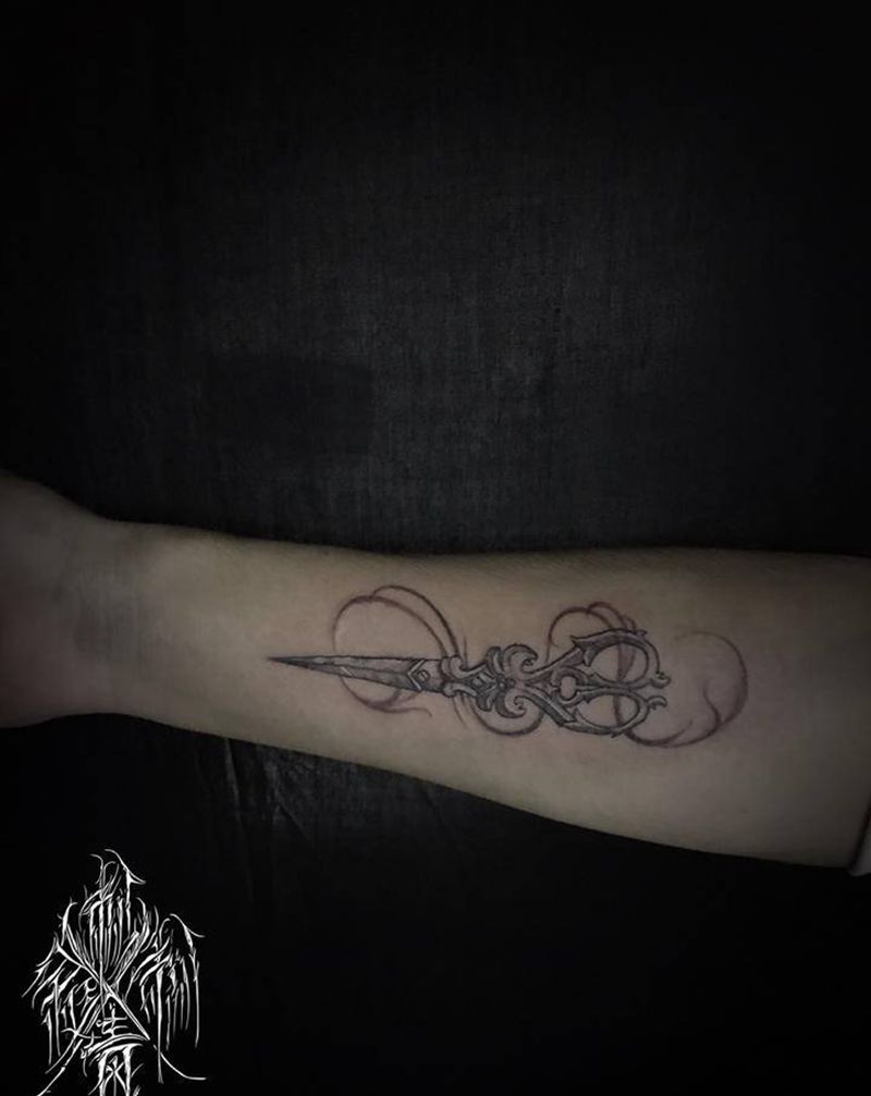 剪刀纹身图片_手臂纹身图案