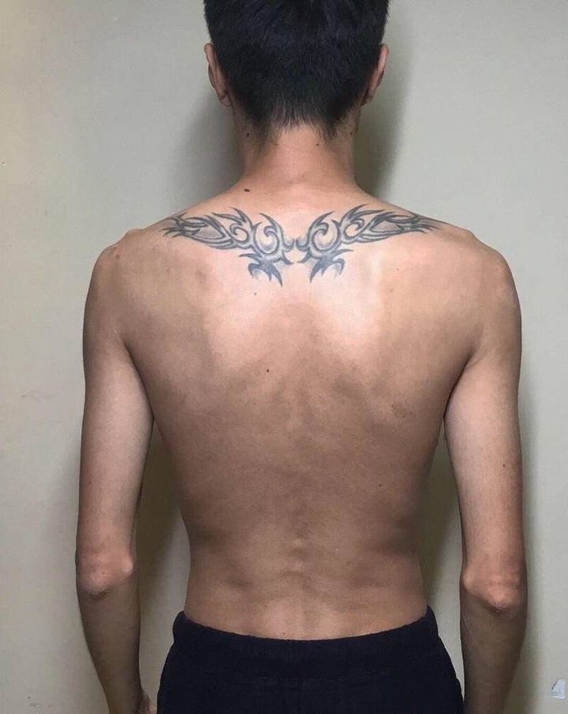 改圖延伸纹身图片_背部欧美写实纹身图案