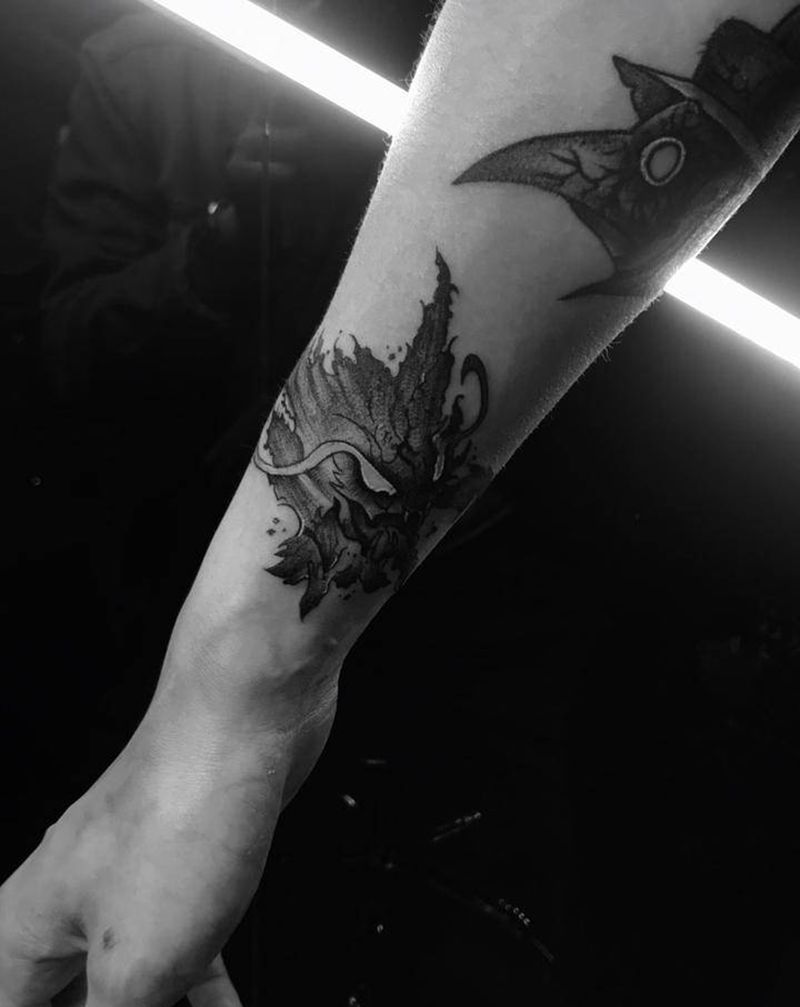 暗黑纹身图片_手臂水墨点刺暗黑纹身图案