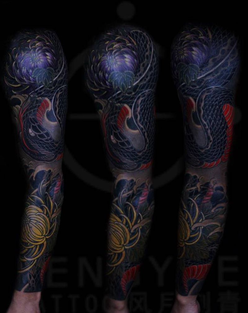 菊花蛇遮盖纹身图片_手臂老传统纹身图案