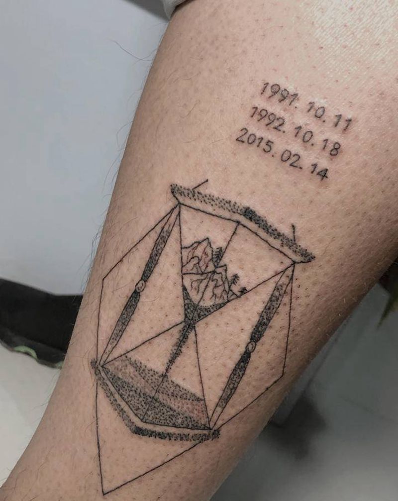 沙漏  生日纹身图片_腿部几何点刺纹身图案