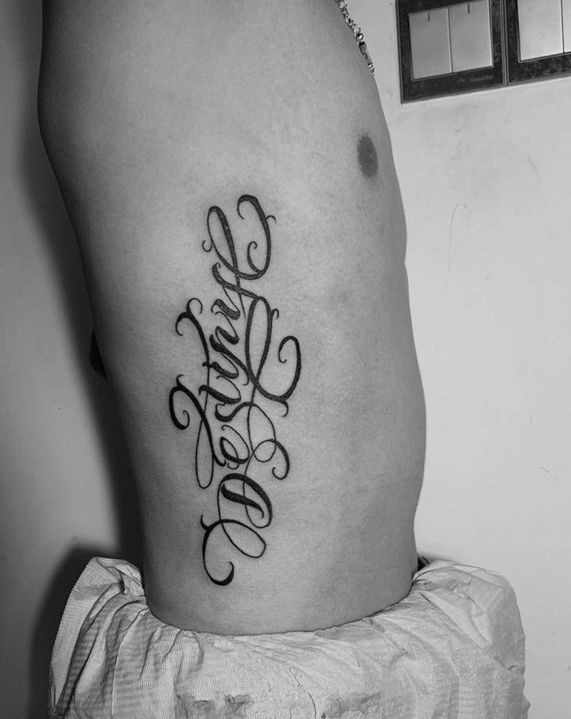 花体字纹身图片_腰部花体字纹身图案