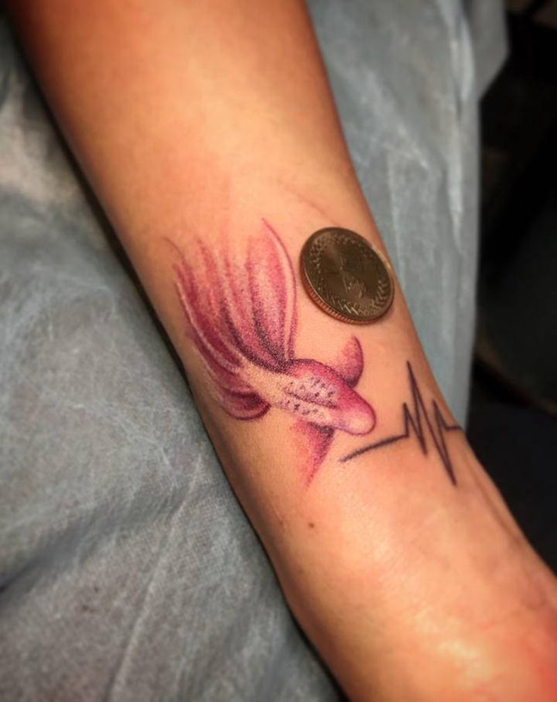 #小金魚  #小刺青就是小刺青纹身图片_手部纹身图案