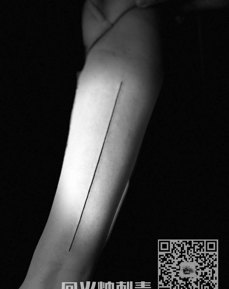 直线纹身图片_手臂纹身图案