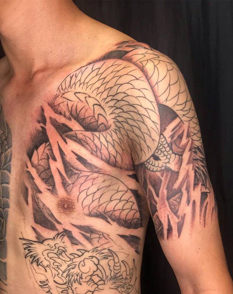 #半身 #打霧纹身图片_手部胸部纹身图案