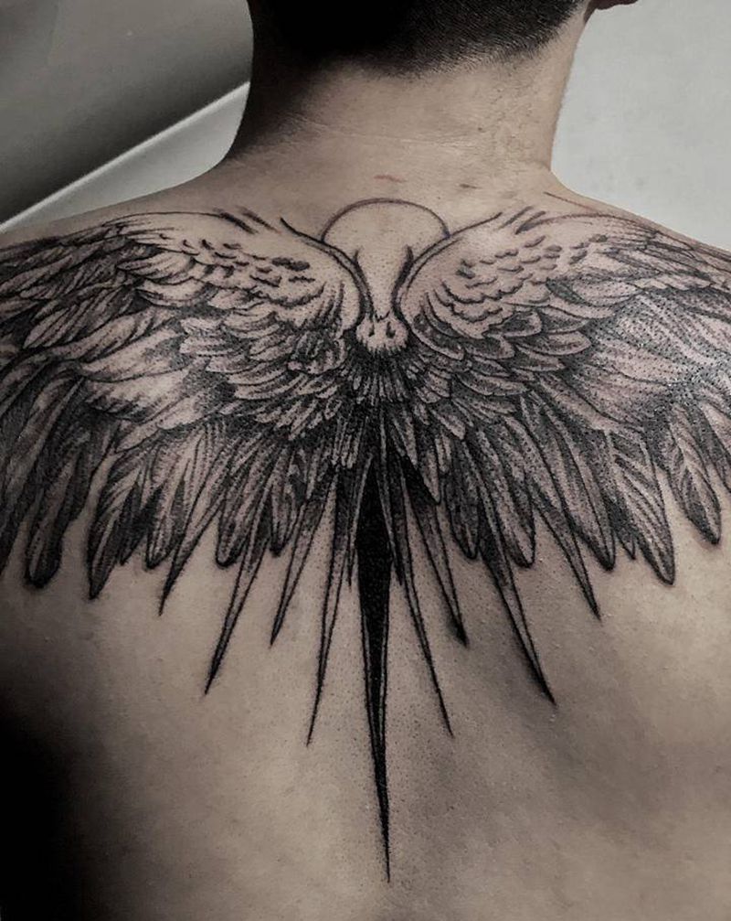 翅膀纹身图片_背部点刺纹身图案