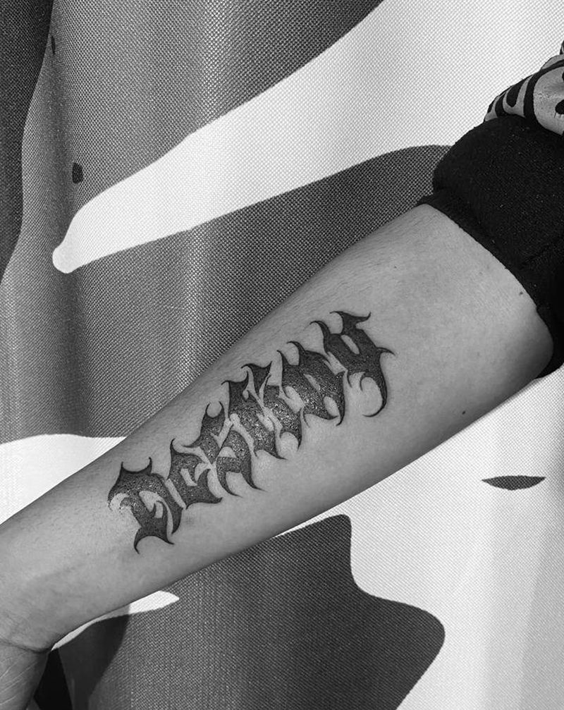 小花体纹身图片_手臂纹身图案