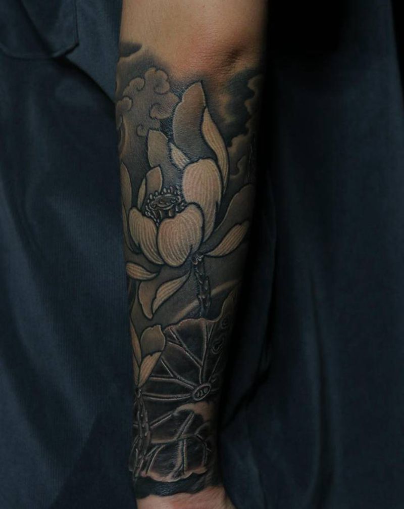 荷花遮盖失败纹身，手绘原创纹身图片_手臂新传统纹身图案