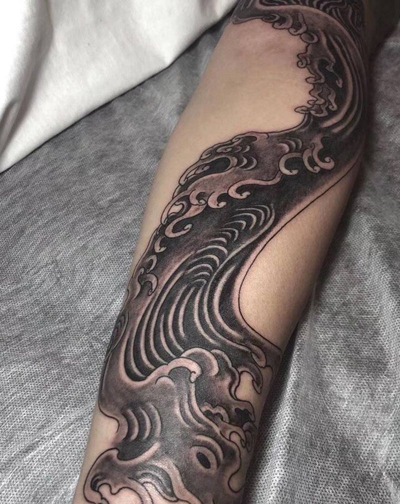 浪纹身图片_手臂老传统纹身图案