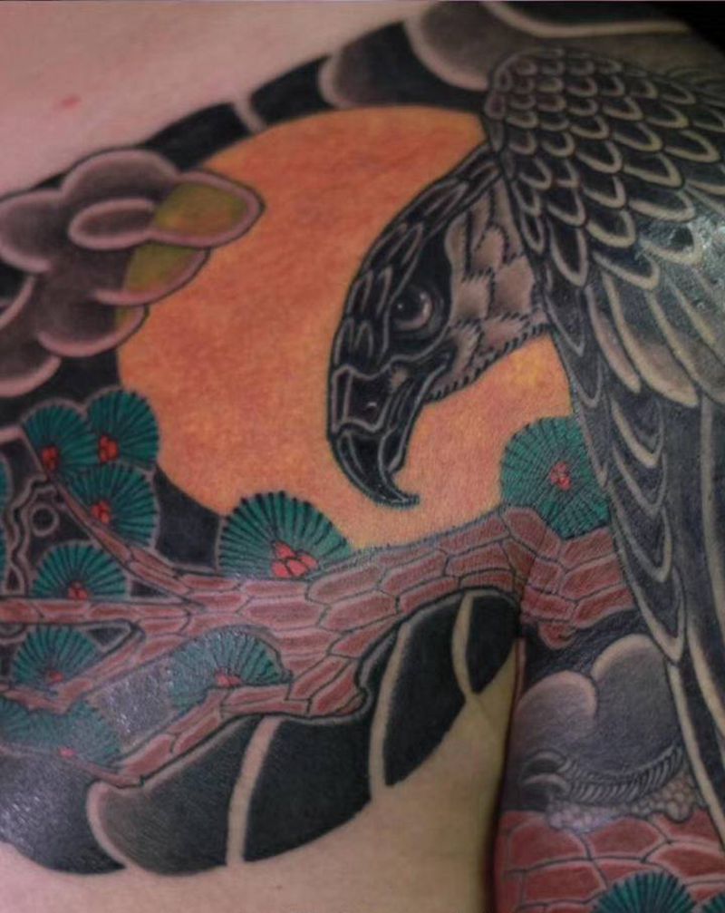 鹰纹身图片_手臂老传统纹身图案