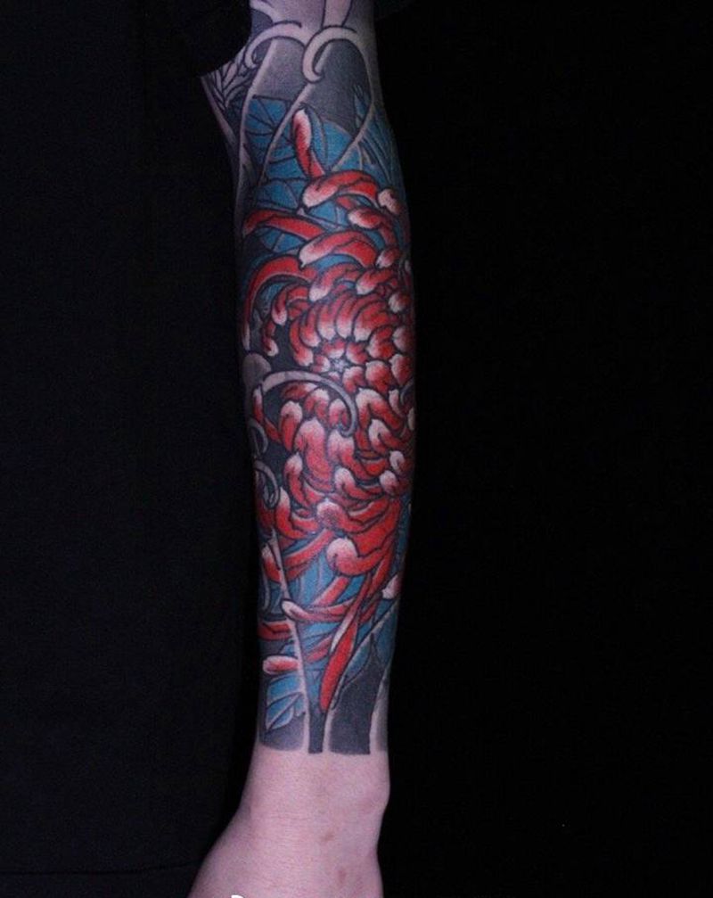 菊花遮盖纹身图片_手臂老传统纹身图案