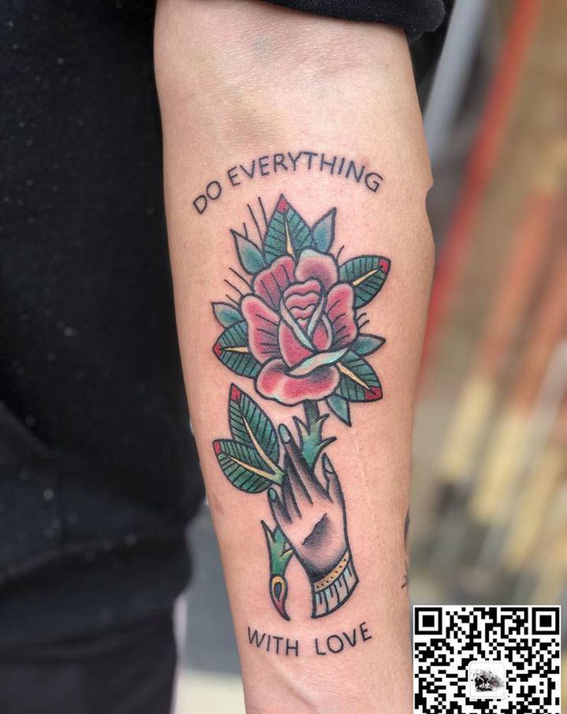 school 玫瑰纹身图片_手臂纹身图案