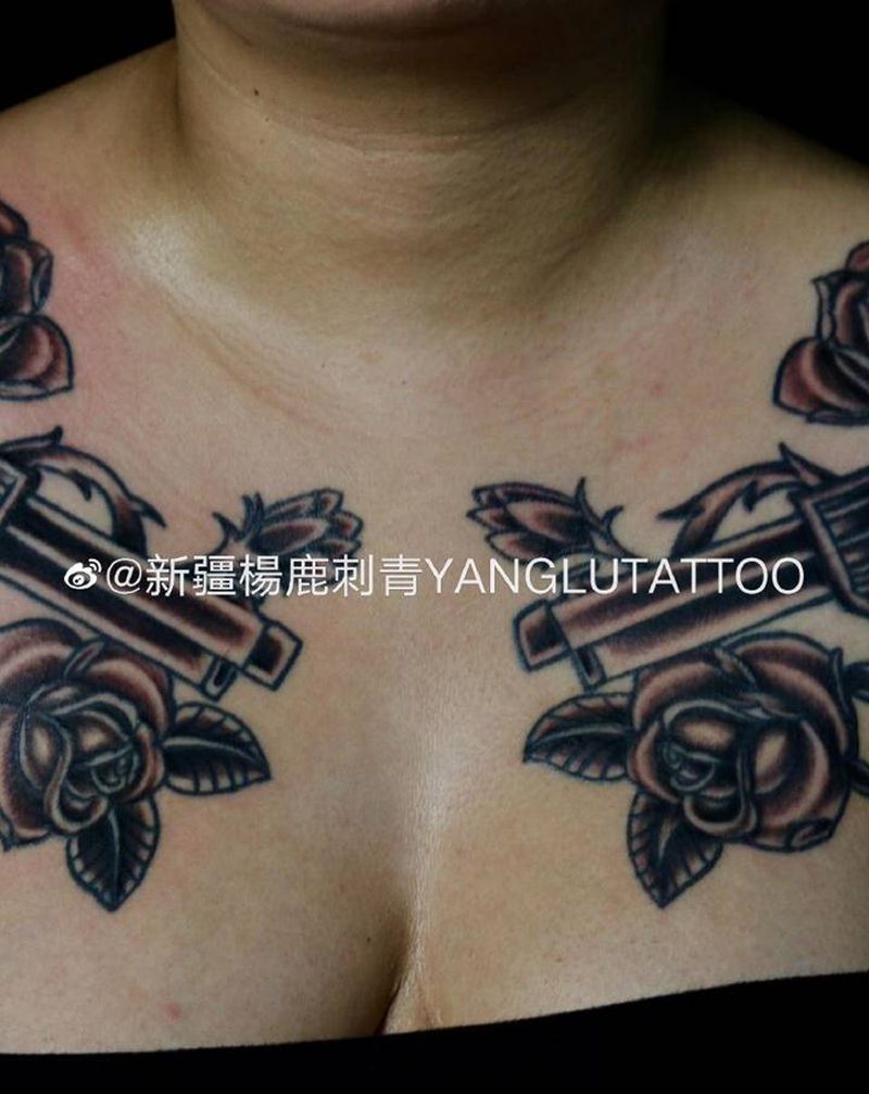 原创枪花纹身图片_肩部纹身图案