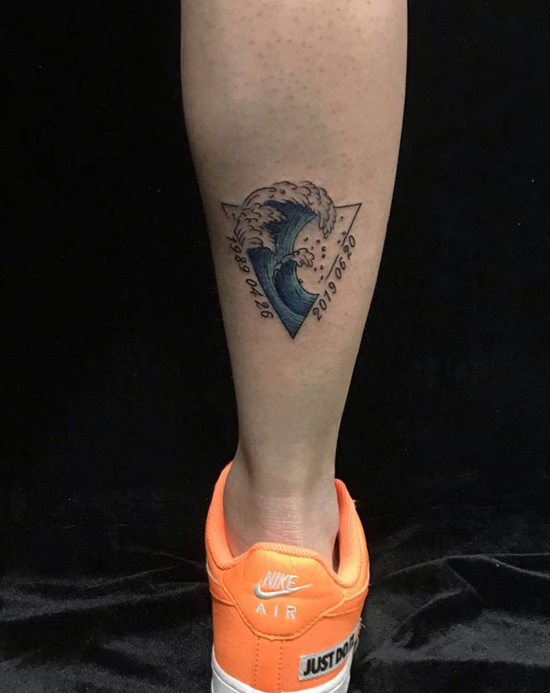 浪纹身图片_腿部水彩海浪纹身图案