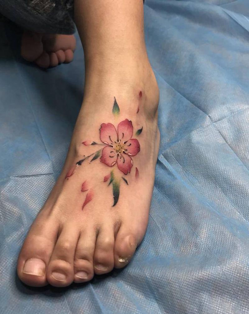 脚背花纹身图片_脚部水彩纹身图案