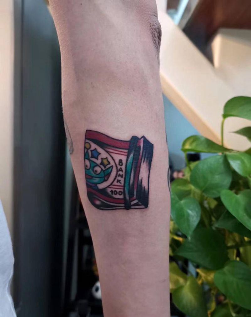 ALIEN'S MONEY纹身图片_手臂Old School纹身图案