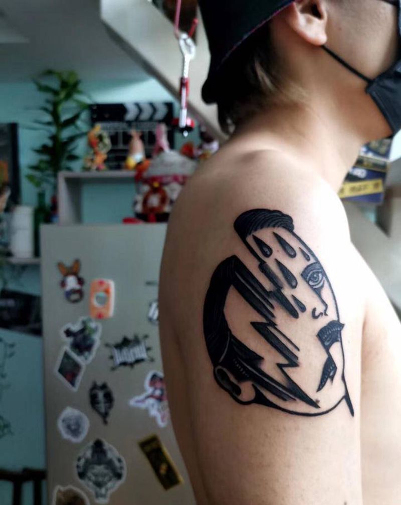 分裂比利纹身图片_手臂Old School纹身图案