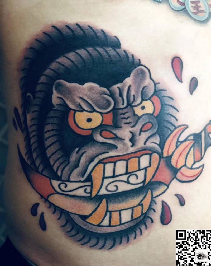 “大猩猩”纹身图片_腹部纹身图案