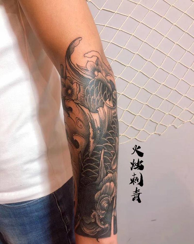 “鲤鱼”遮盖纹身图片_手臂纹身图案